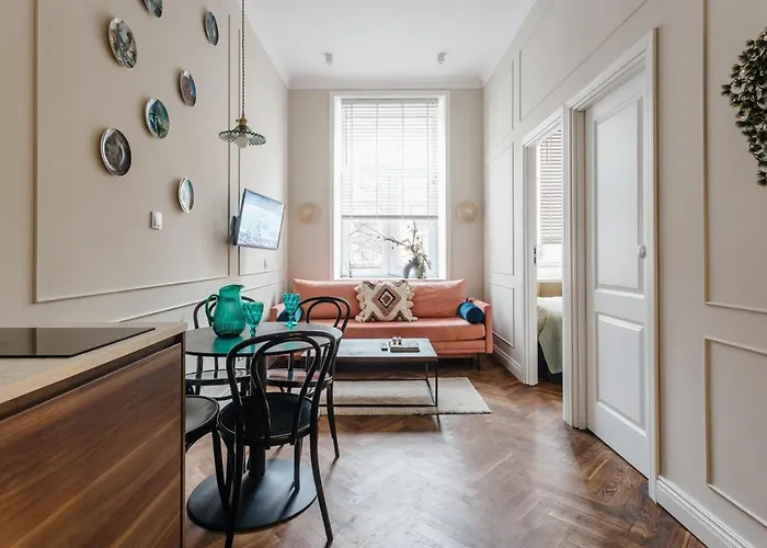 Old Town Apartment *