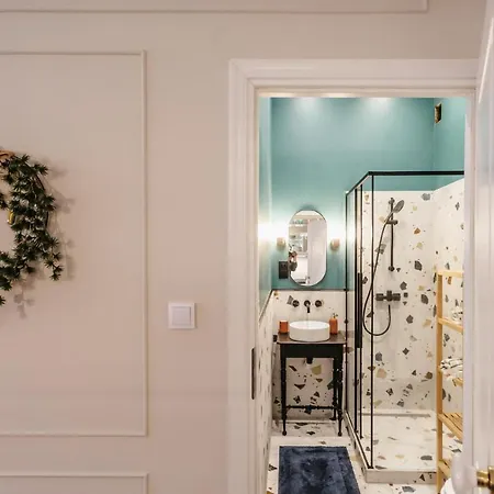 Old Town Apartment *